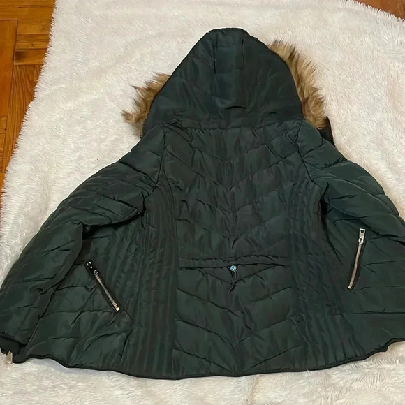 F & F women’s puffer jacket with detachable hood - Picture 15 of 16